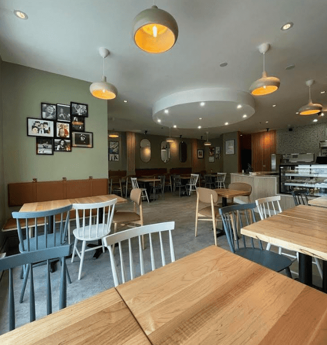 Restaurants & Cafés